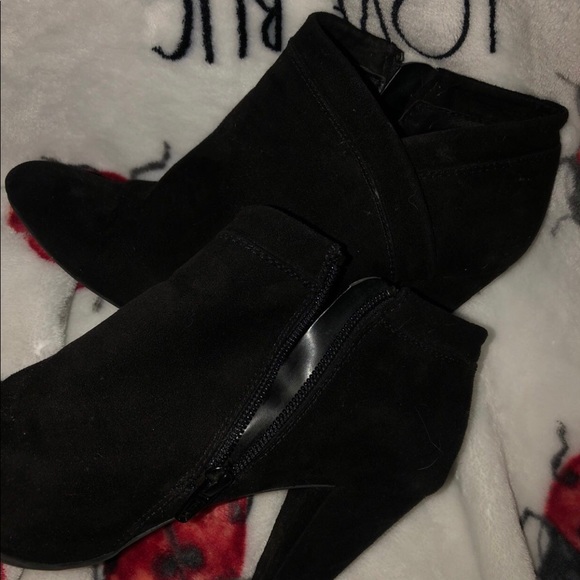 Apt 9 black heel booties. - Picture 4 of 4